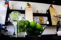 Bar, Cafe and Lounge Wyndham Garden Barranquilla