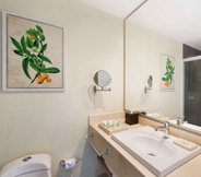 In-room Bathroom 4 Wyndham Garden Barranquilla
