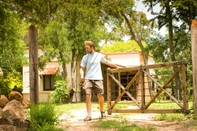 Bên ngoài Golden Lodge