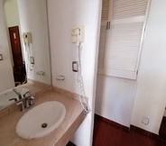 In-room Bathroom 3 Hotel Candilejas Playa