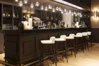 Bar, Cafe and Lounge AC Hotel Paris Le Bourget Airport by Marriott