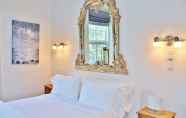 Kamar Tidur 5 All Suites Whitney Manor