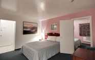 Bedroom 5 Sunrise Inn