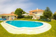 Swimming Pool Carcavelos Surf Hostel