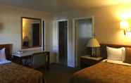 Bedroom 4 Pacific Heights Inn