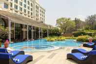 สระว่ายน้ำ Radisson Blu Plaza Hotel Mysore