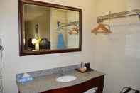 In-room Bathroom Super 8 by Wyndham Kiowa