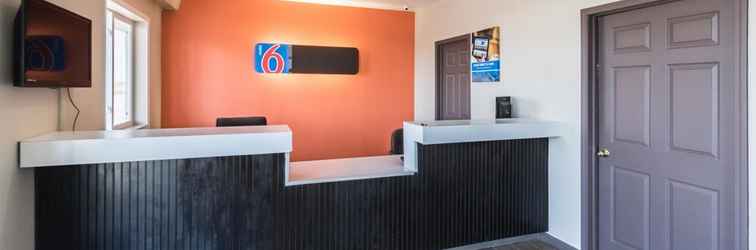 Lobby Motel 6 Mattoon, IL