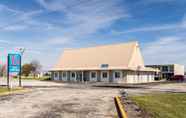 Exterior 2 Motel 6 Mattoon, IL