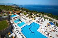 Swimming Pool Ramada Resort by Wyndham Kusadasi