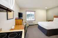 Bedroom WoodSpring Suites Fredericksburg