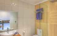 Toilet Kamar 2 Atherton Motel