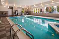 สระว่ายน้ำ Best Western Plus Boardman Inn & Suites