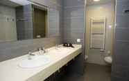 In-room Bathroom 2 Apartamentos PortoDrach