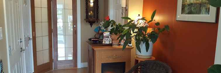 Lobby Above The Inlet B&B and Vacation Rental