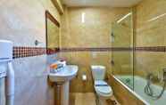 Toilet Kamar 7 Eliros Mare Beachfront Poem Hotel