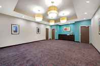 Functional Hall La Quinta Inn & Suites by Wyndham Houston Humble Atascocita
