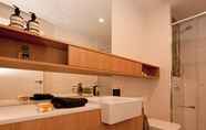 In-room Bathroom 4 Vine Serviced Apartments