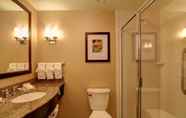 In-room Bathroom 7 Hilton Garden Inn Woodbridge