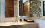 Toilet Kamar 7 Skylight B&B