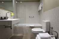 In-room Bathroom Short Stay Group Camp Nou Serviced Apartments