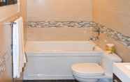 In-room Bathroom 5 Rio Vista Suites