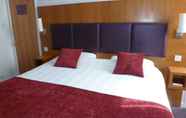 Kamar Tidur 5 De Trafford Hotel by Greene King Inns