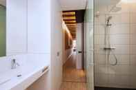 Toilet Kamar Short Stay Group Portaferrissa Serviced Apartments