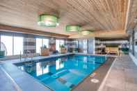 Swimming Pool Sandman Hotel Oakville