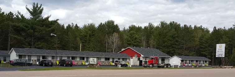 Exterior Pine Motel