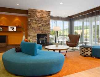 Lobi 2 Fairfield Inn & Suites Bristol