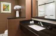 In-room Bathroom 7 Fairfield Inn & Suites Bristol