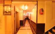 Lobi 4 Hotel Pearl Inn & Suites