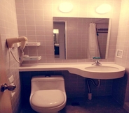 In-room Bathroom 3 Jinjiang Inn Langfang High speed Train Station Yinhe Road S