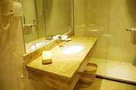 In-room Bathroom GreenTree Inn Chuzhou Dingyuan County People's Square General Hospital Business Hotel