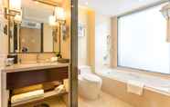 In-room Bathroom 3 Yun-Zen Jinling World Trade Plaza Hotel