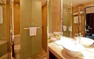 In-room Bathroom 3 Metropolo Hefei Baohe Hotel