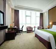 Bedroom 6 Holiday Inn Beijing Airport Zone, an IHG Hotel