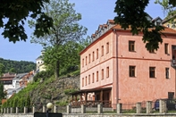 Bangunan Hotel Stein Elbogen