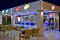 Bar, Kafe, dan Lounge Green Garden Suites Hotel