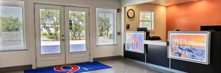 Lobby Motel 6 Rockport, TX