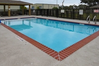 Swimming Pool Motel 6 Rockport, TX