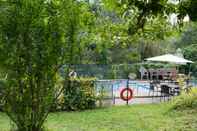 Swimming Pool Ogopogo Resort