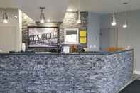 Lobby Super 8 by Wyndham Windsor/Dougall