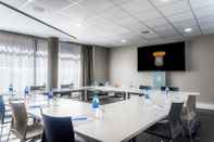 Dewan Majlis Best Western Plus Suitcase Paris La Defense