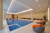 Swimming Pool Holiday Inn Baku, an IHG Hotel