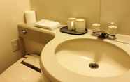 Phòng tắm bên trong 7 Inn of Amigos Yasuda Pension