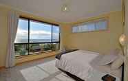 Phòng ngủ 5 Bicheno's Ocean View Retreat