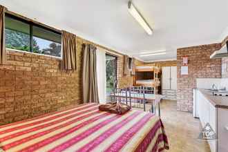 Bedroom 4 Fossicker Caravan Park