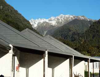 Exterior 2 Alpine Glacier Motel